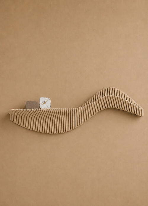 Drift houten wandobject S-vorm in Sand – Studio Muur