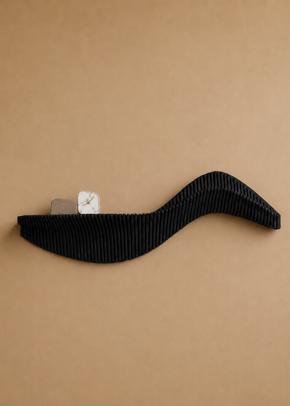 Drift houten wandobject S-vorm in Charcoal – Studio Muur