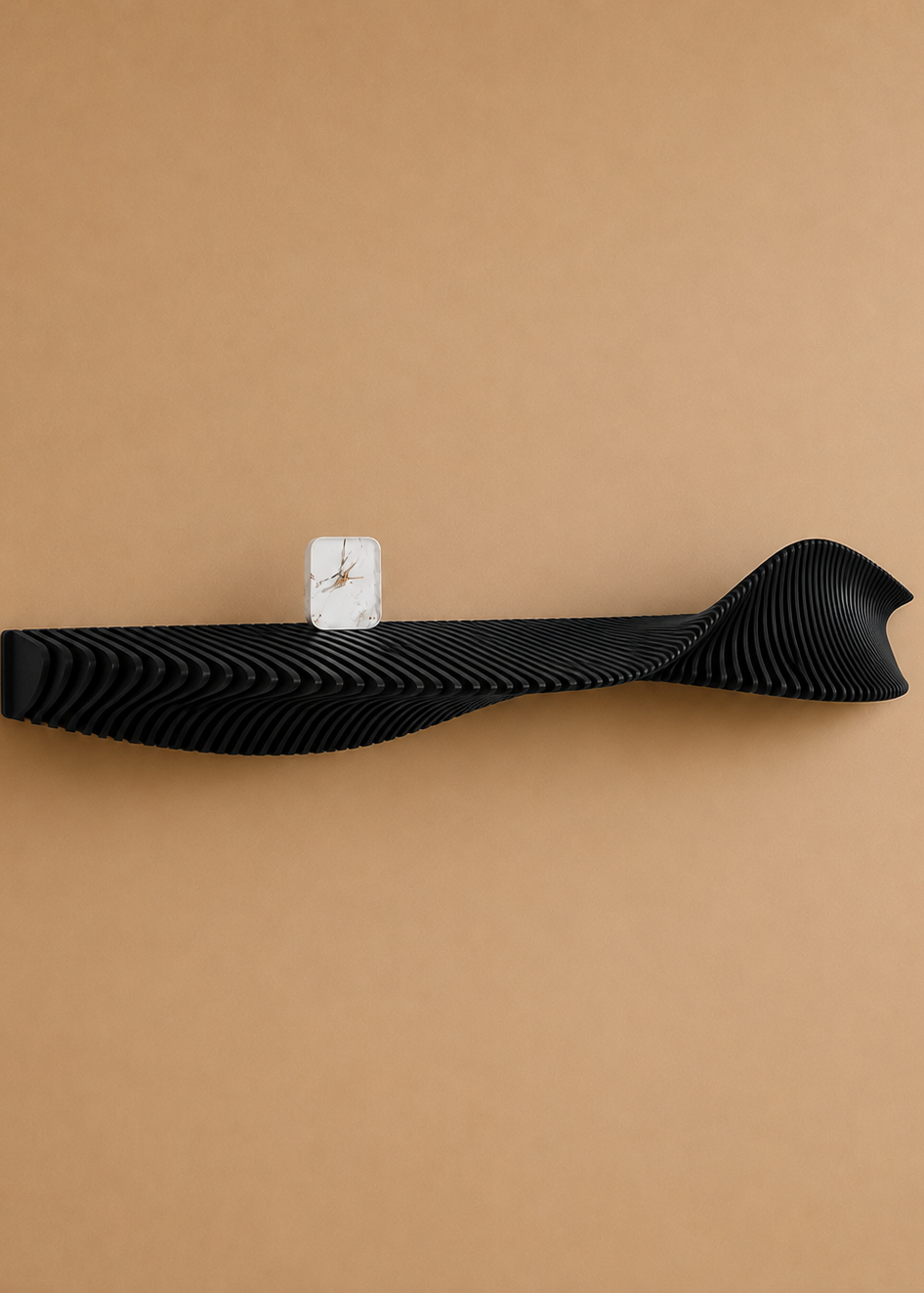 Flow parametrische houten wandplank in Charcoal – Studio Muur
