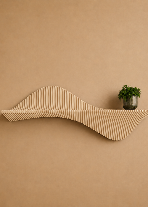 Tide sculpturale houten wandplank in Sand – Studio Muur